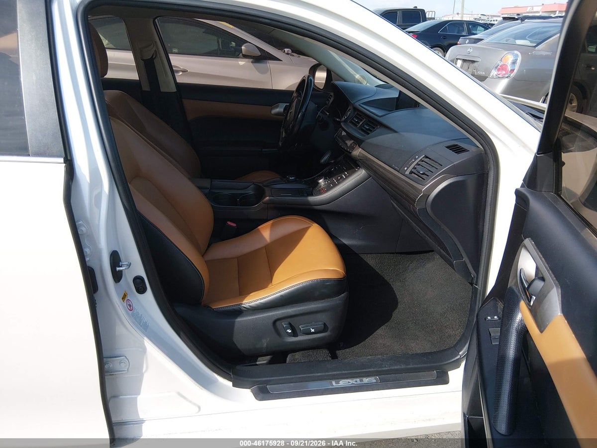 2017 LEXUS CT 200H — photo 5