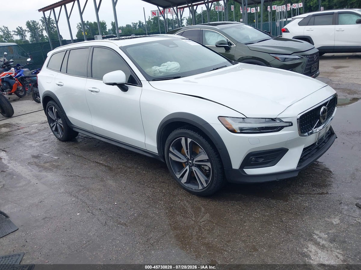 2023 VOLVO V60 CROSS COUNTRY B5 PLUS