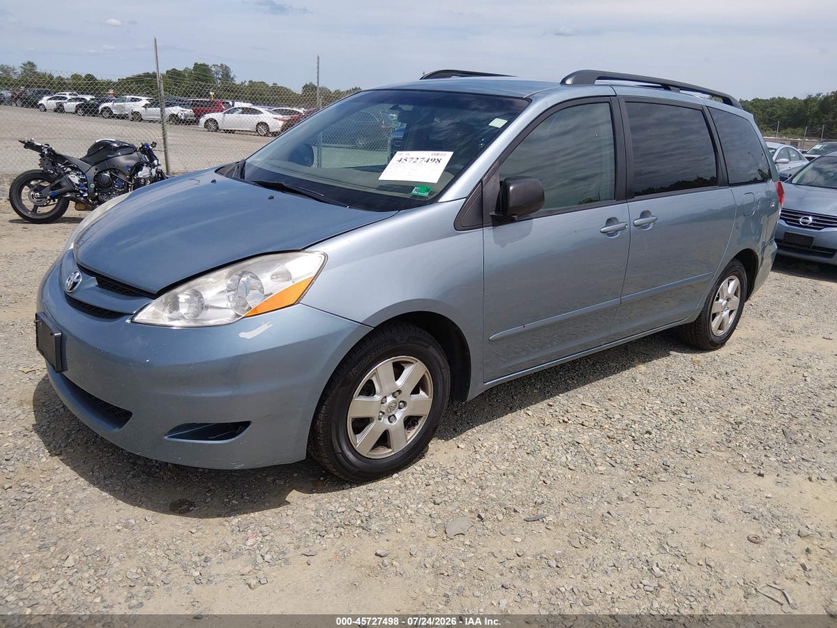 2010 TOYOTA SIENNA LE — снимка 2