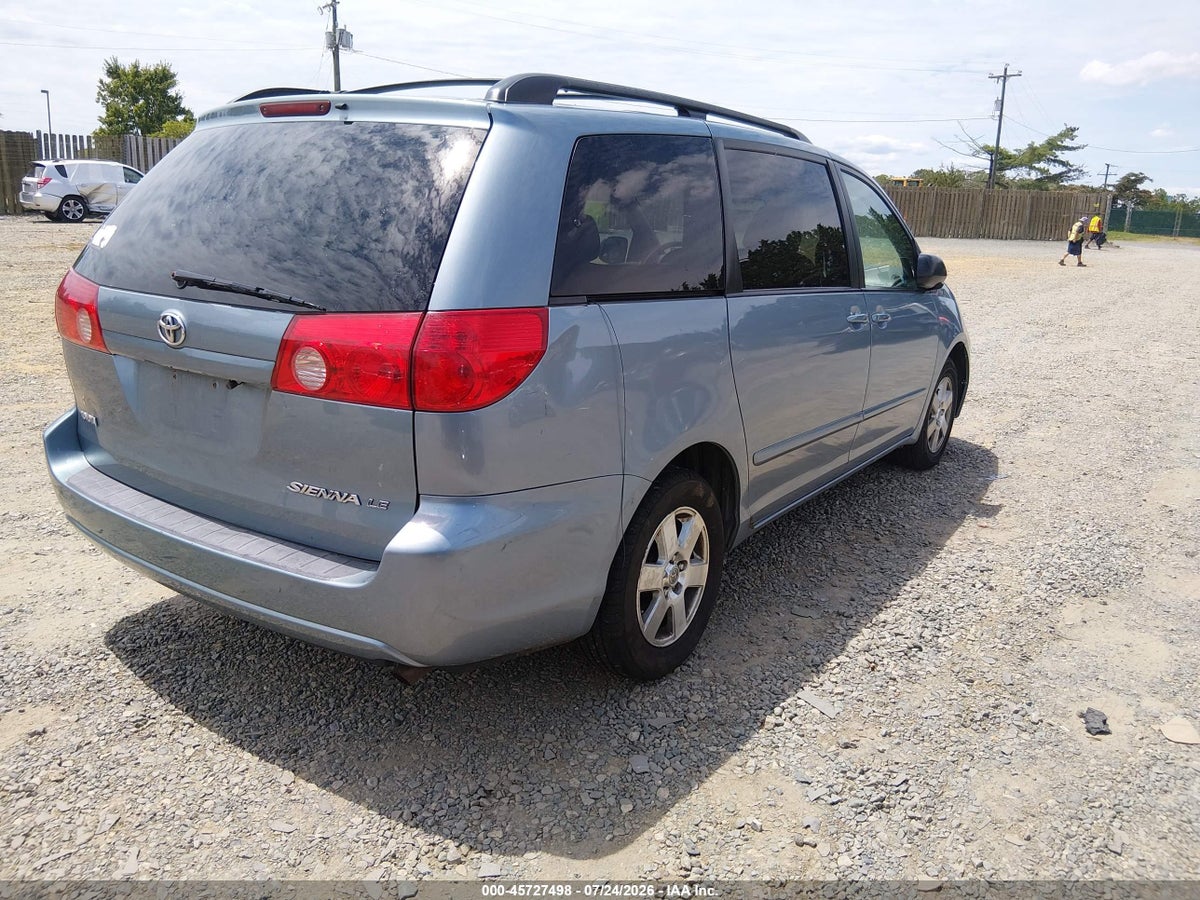 2010 TOYOTA SIENNA LE — снимка 4
