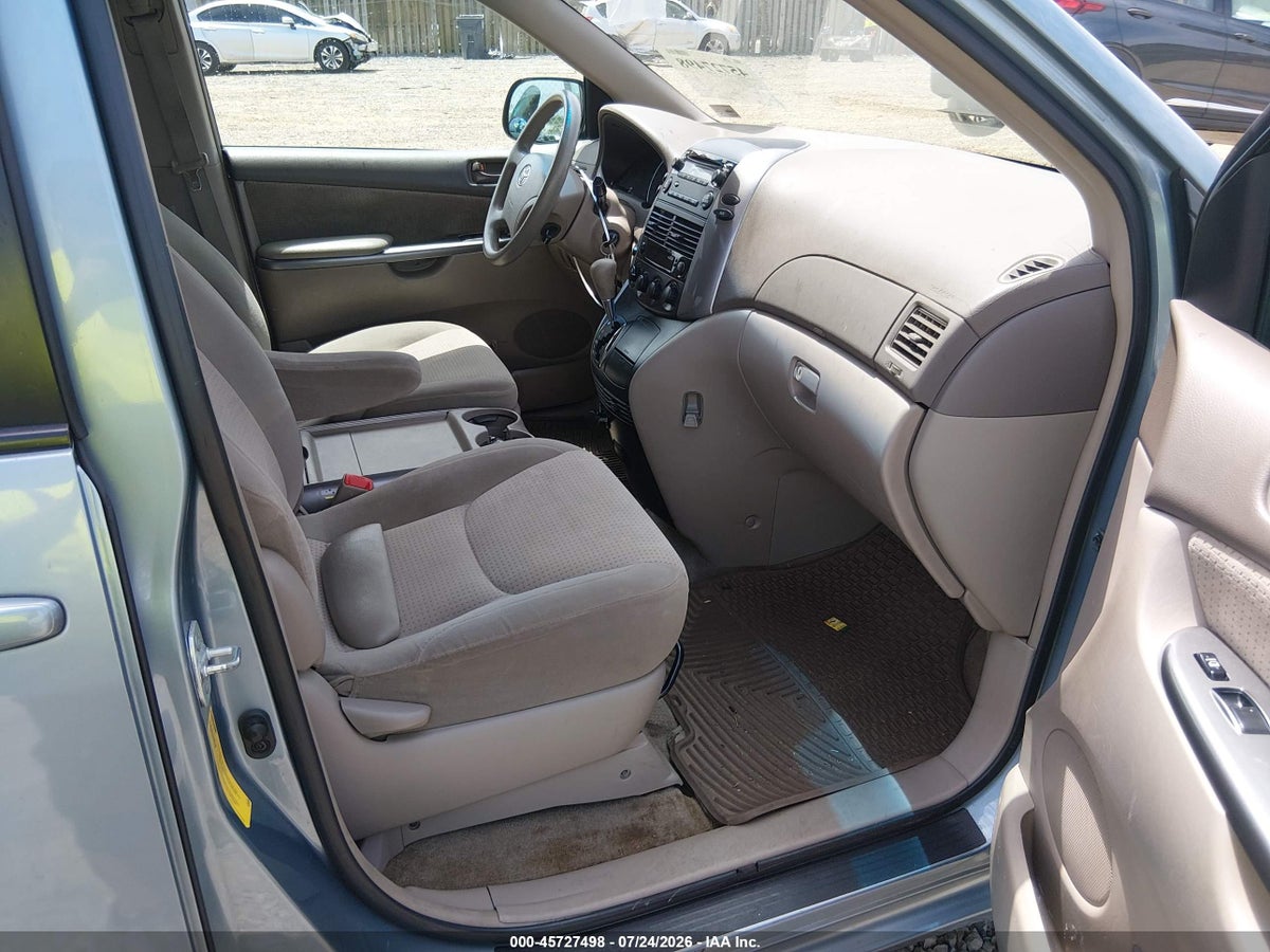 2010 TOYOTA SIENNA LE — снимка 5