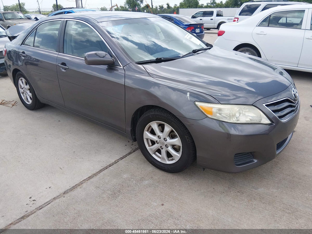 2011 TOYOTA CAMRY LE