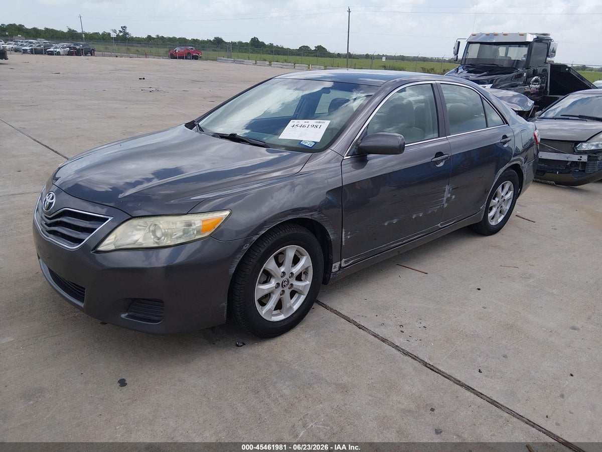 2011 TOYOTA CAMRY LE — снимка 2