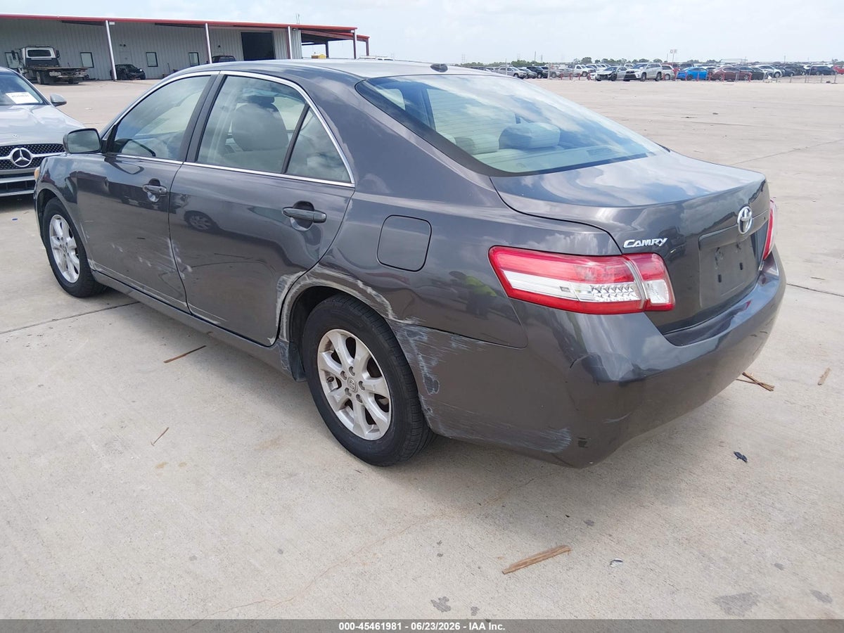 2011 TOYOTA CAMRY LE — снимка 3