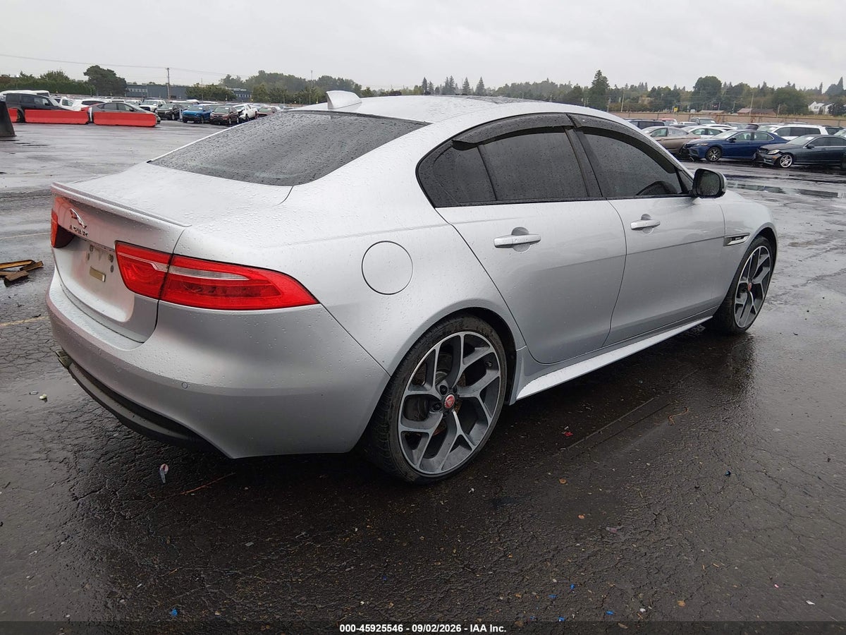 2017 JAGUAR XE 20D R-SPORT — photo 4