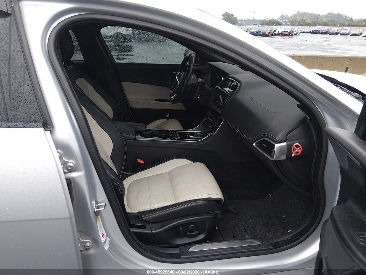 2017 JAGUAR XE 20D R-SPORT — photo 5
