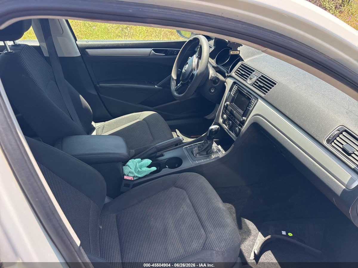 2016 VOLKSWAGEN PASSAT 1.8T S — снимка 5