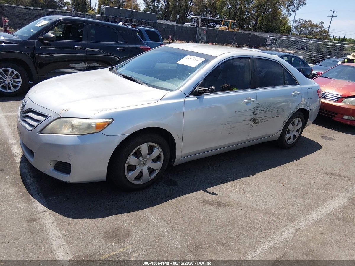 2011 TOYOTA CAMRY LE — снимка 2