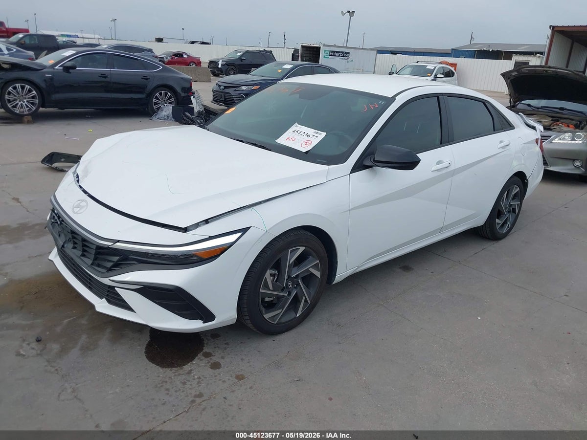 2025 HYUNDAI ELANTRA SEL SPORT — снимка 2