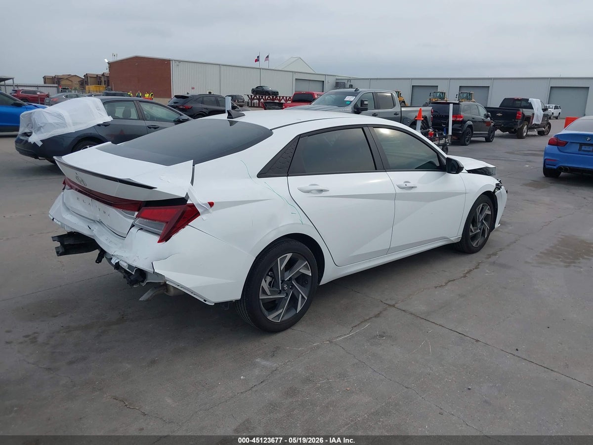 2025 HYUNDAI ELANTRA SEL SPORT — снимка 4