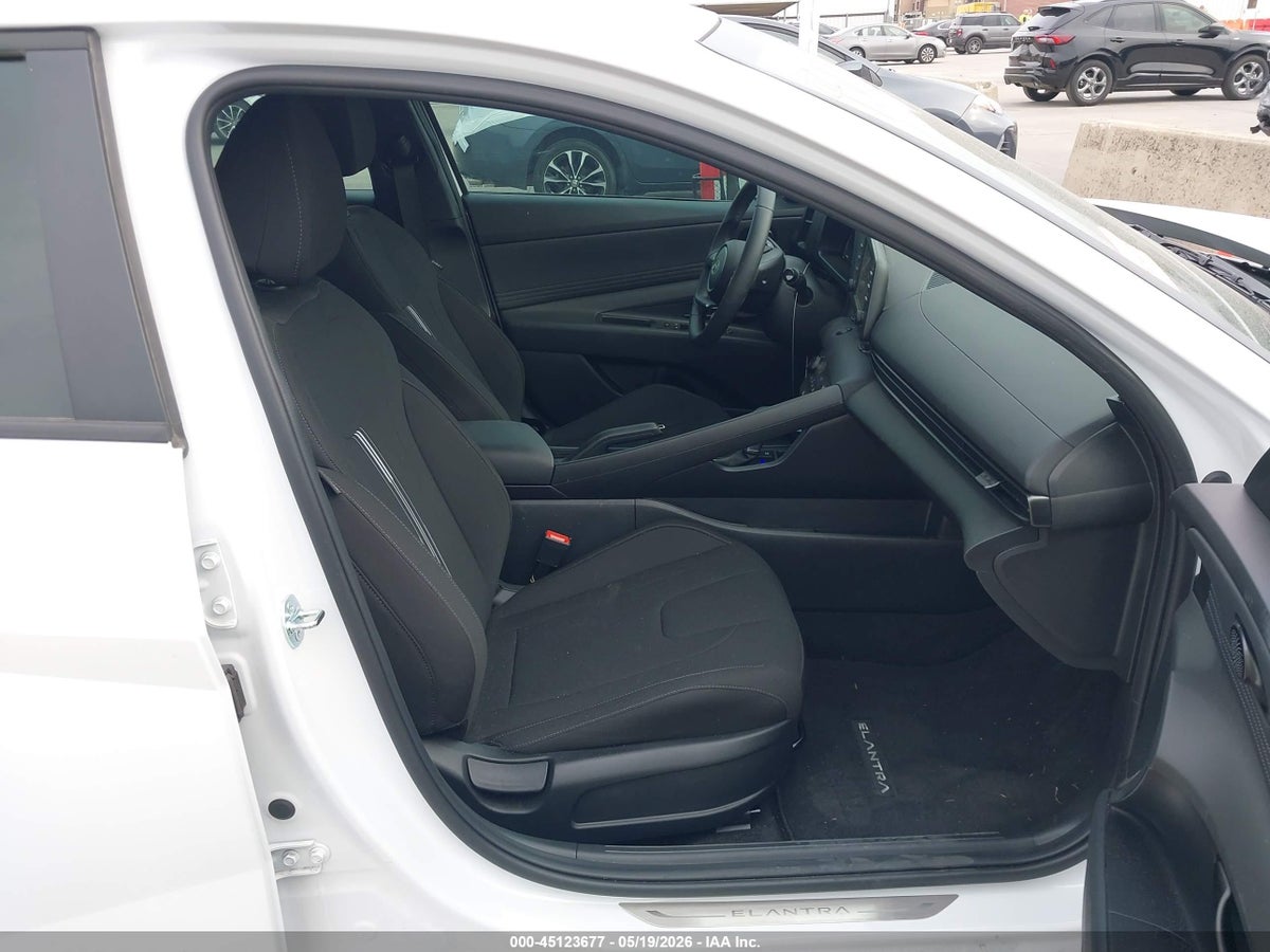 2025 HYUNDAI ELANTRA SEL SPORT — снимка 5