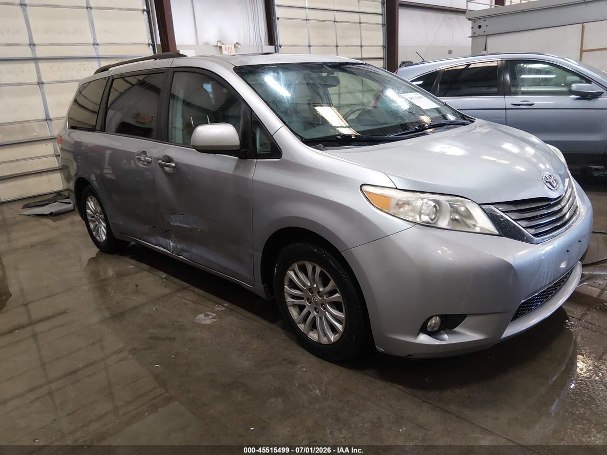 2011 TOYOTA SIENNA XLE V6