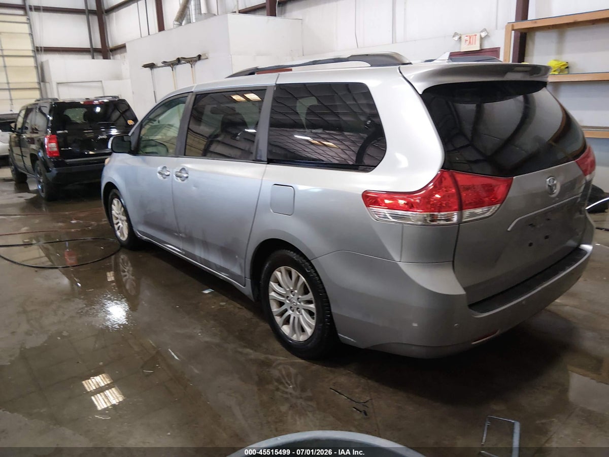 2011 TOYOTA SIENNA XLE V6 — снимка 3