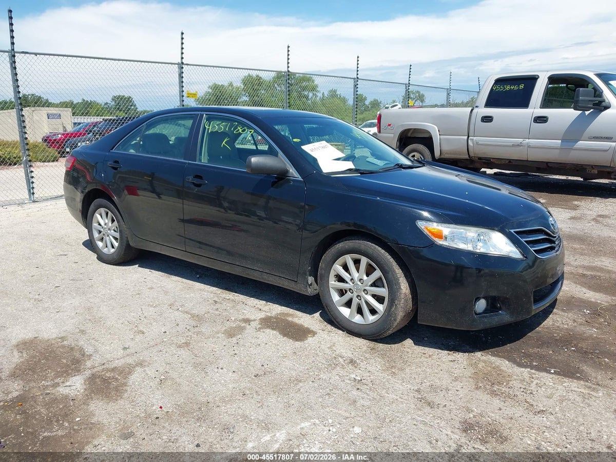 2011 TOYOTA CAMRY XLE V6