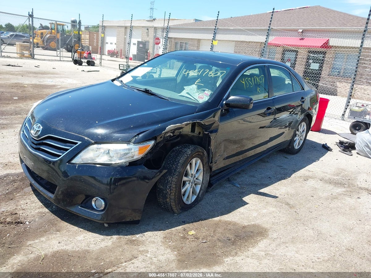 2011 TOYOTA CAMRY XLE V6 — снимка 2
