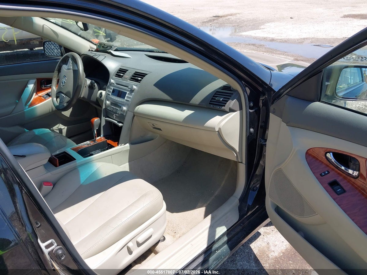 2011 TOYOTA CAMRY XLE V6 — снимка 5