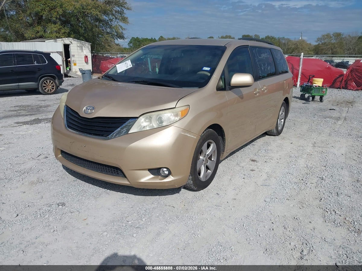 2012 TOYOTA SIENNA LE V6 8 PASSENGER — снимка 2