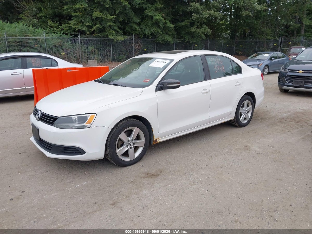 2011 VOLKSWAGEN JETTA 2.0L TDI — снимка 2