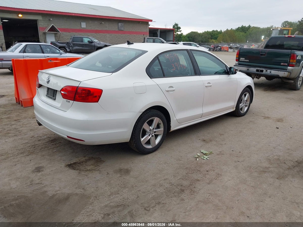 2011 VOLKSWAGEN JETTA 2.0L TDI — снимка 4