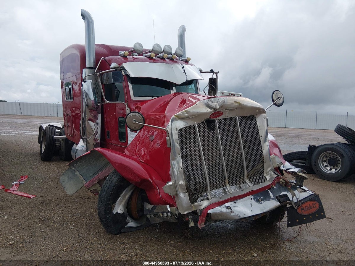 2010 PETERBILT 389