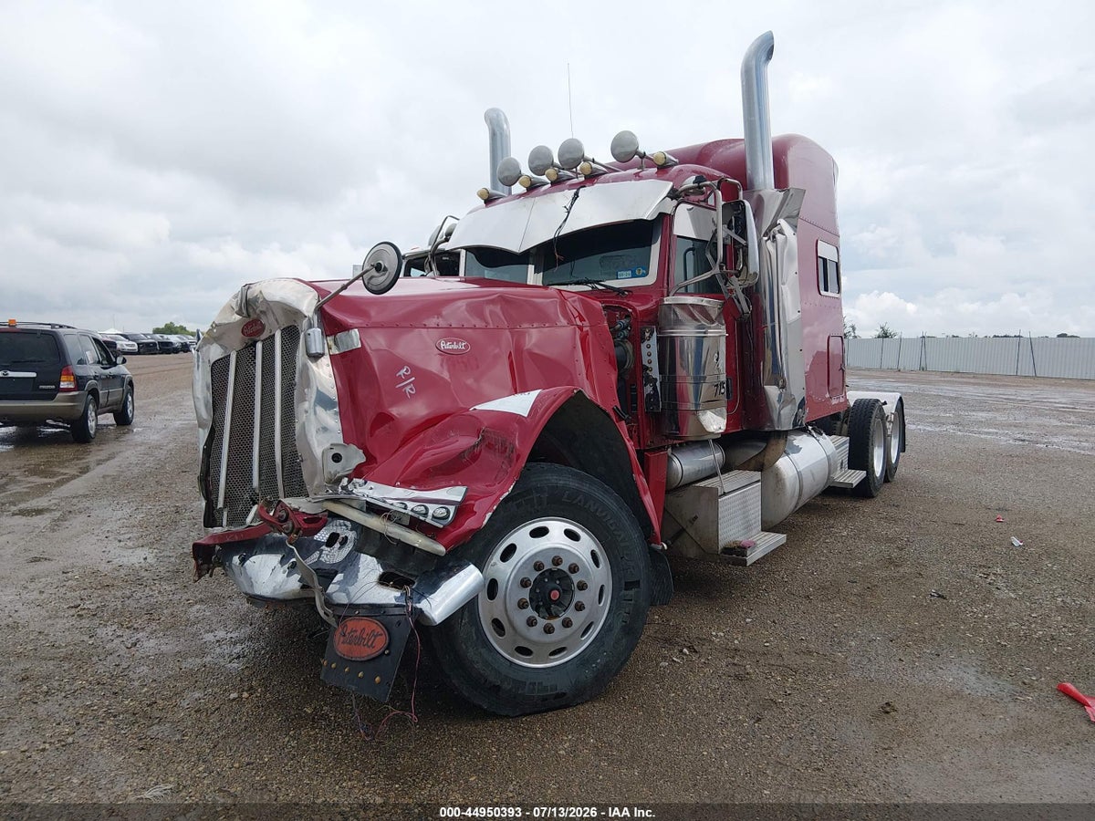 2010 PETERBILT 389 — снимка 2