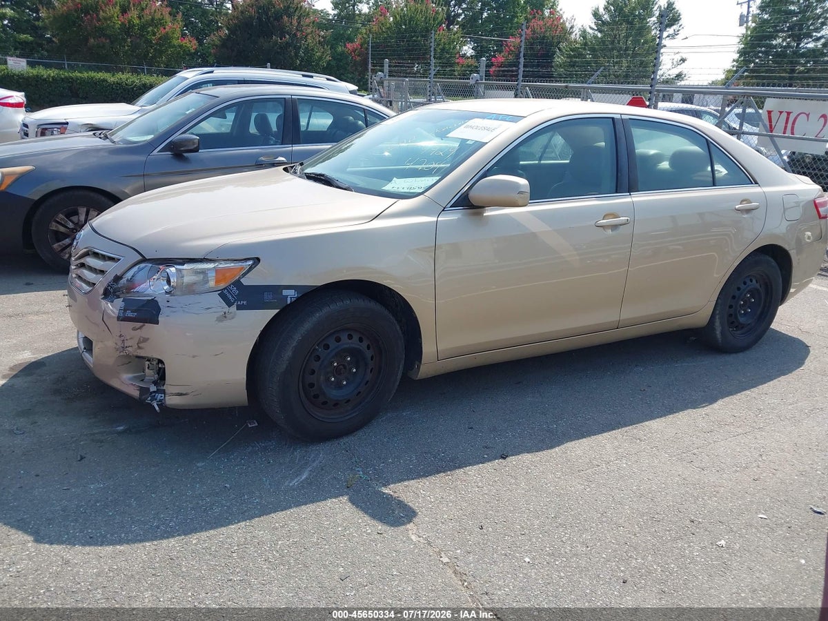 2010 TOYOTA CAMRY LE — снимка 2