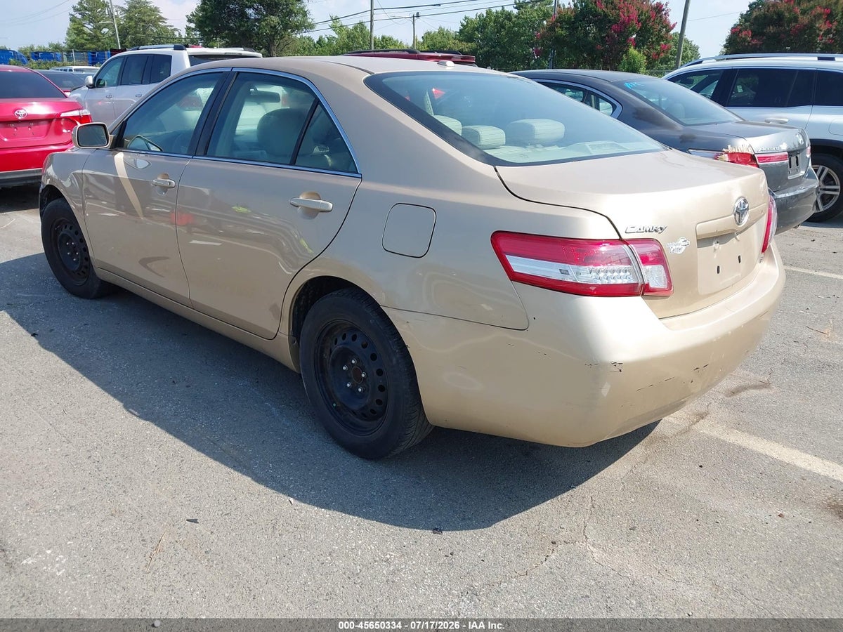 2010 TOYOTA CAMRY LE — снимка 3