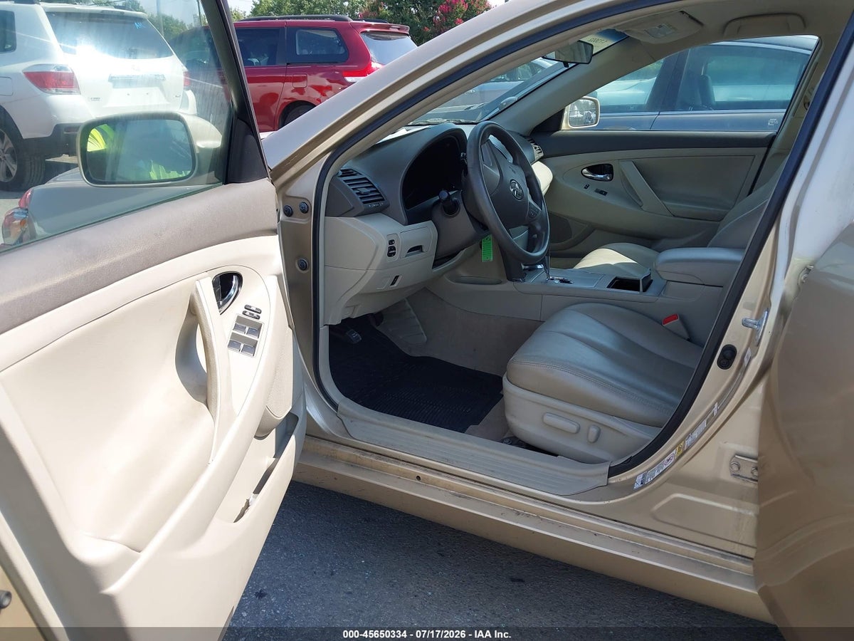 2010 TOYOTA CAMRY LE — снимка 5