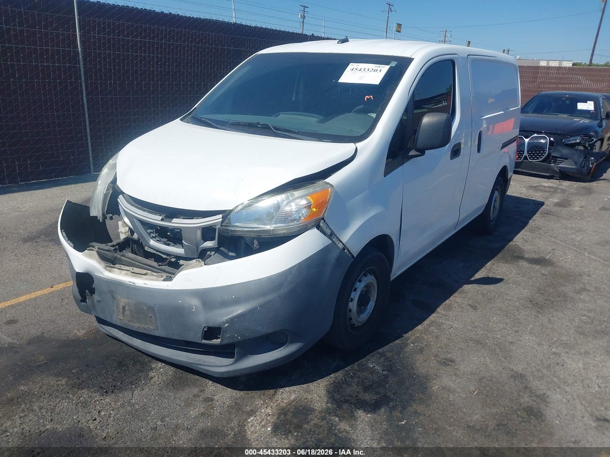 2013 NISSAN NV200 SV — снимка 2