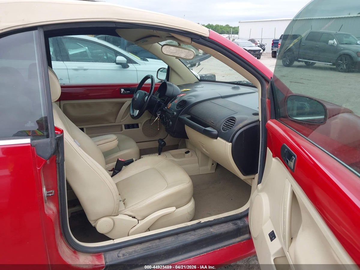 2010 VOLKSWAGEN NEW BEETLE 2.5L — снимка 5
