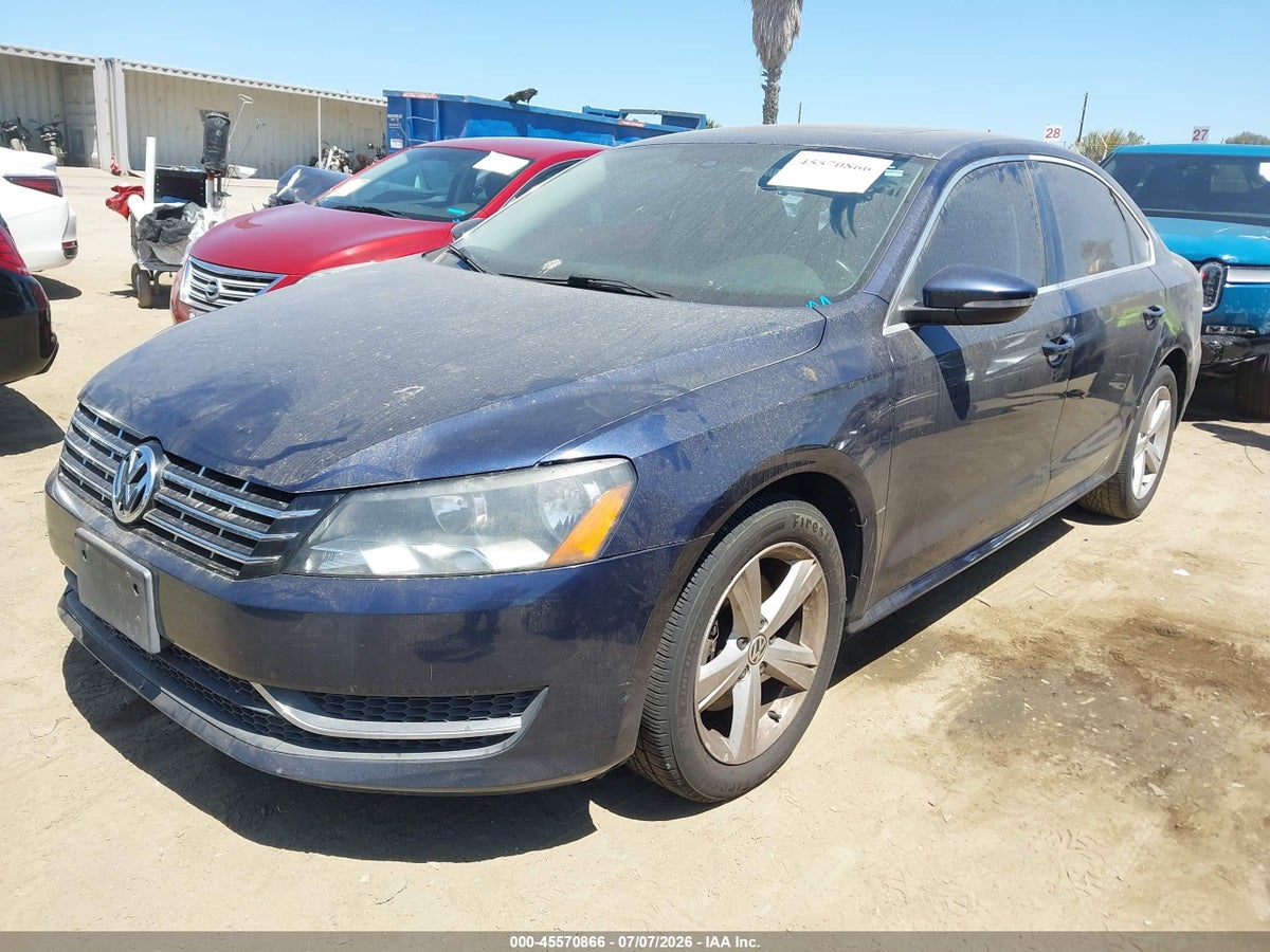 2012 VOLKSWAGEN PASSAT 2.0L TDI SE — снимка 2