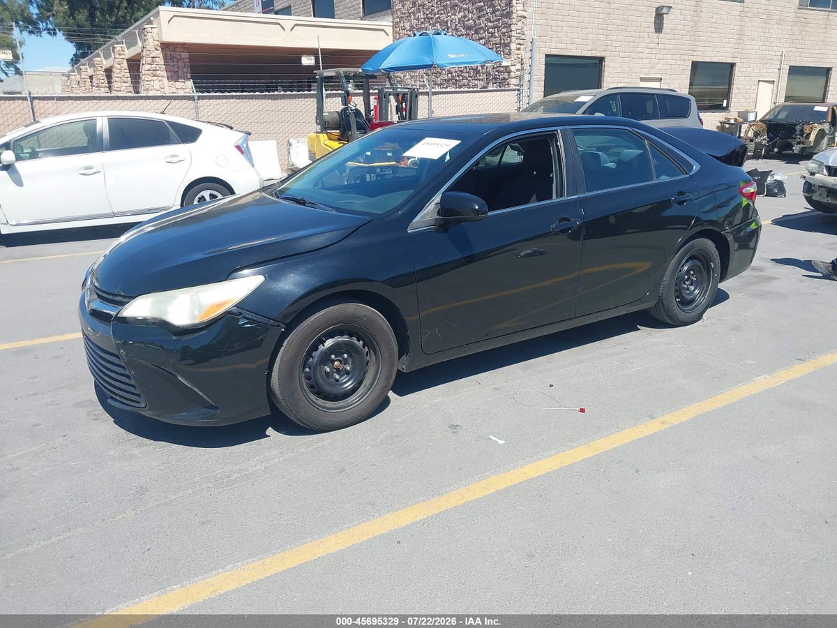 2015 TOYOTA CAMRY LE — снимка 2