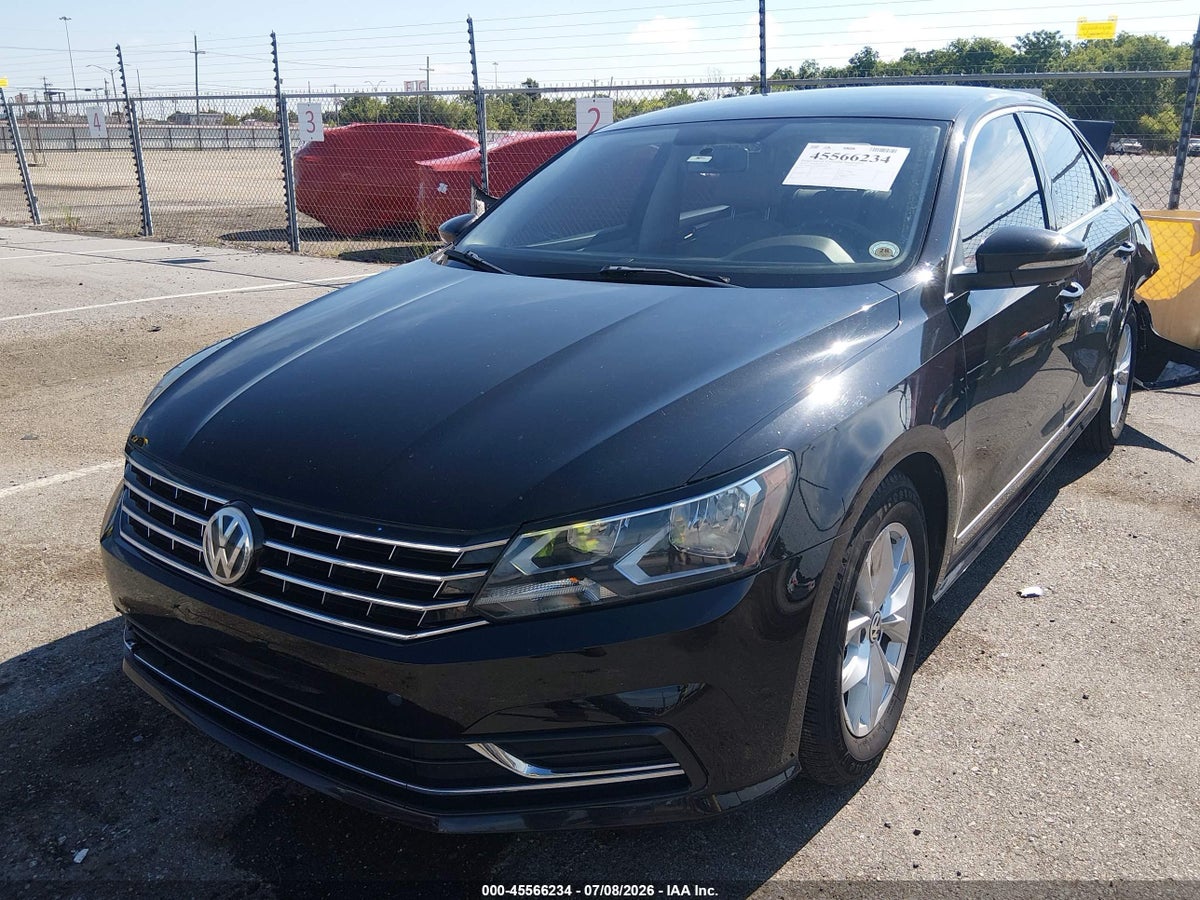 2017 VOLKSWAGEN PASSAT 1.8T S — снимка 2