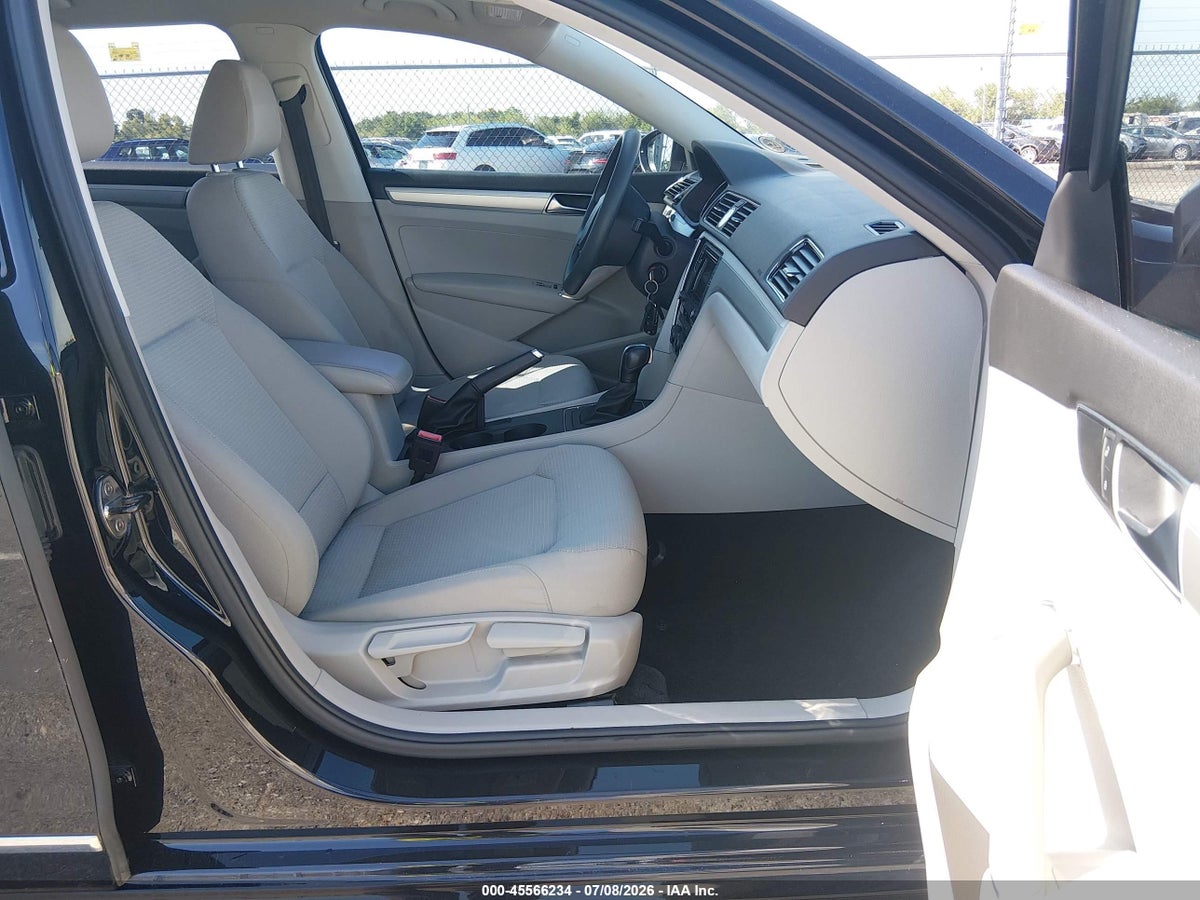 2017 VOLKSWAGEN PASSAT 1.8T S — снимка 5