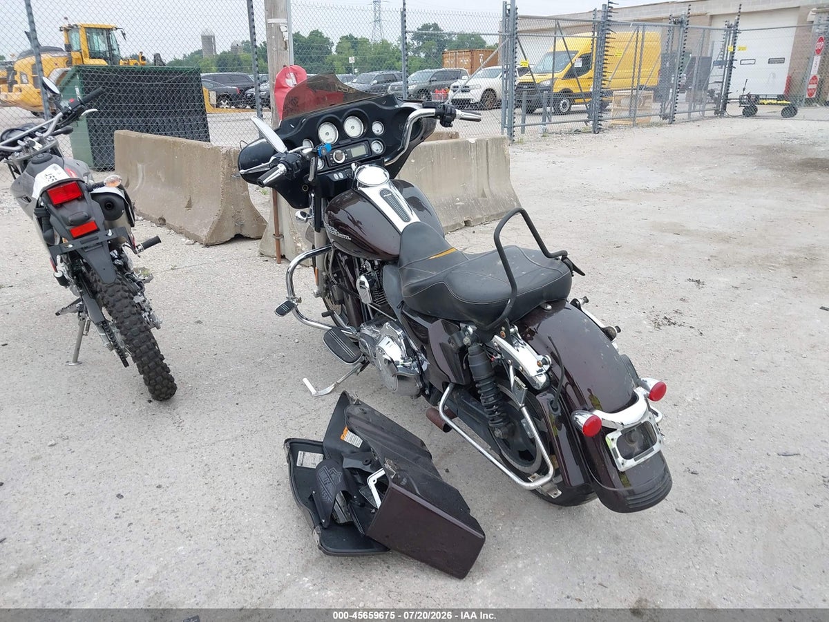 2011 HARLEY-DAVIDSON FLHX — снимка 3
