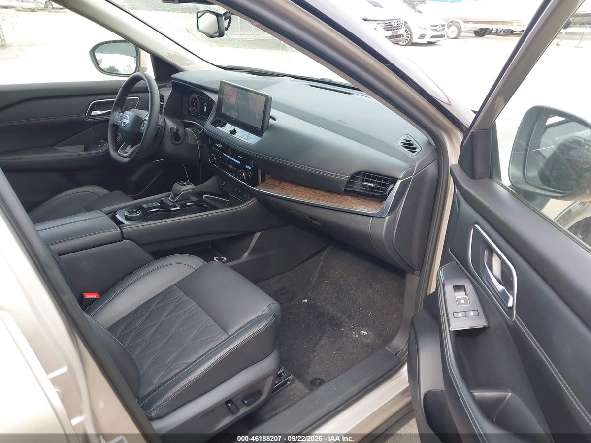 2026 NISSAN ROGUE PLATINUM — photo 5