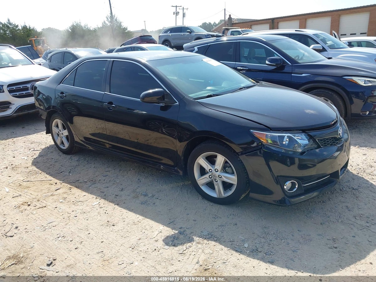 2014 TOYOTA CAMRY SE