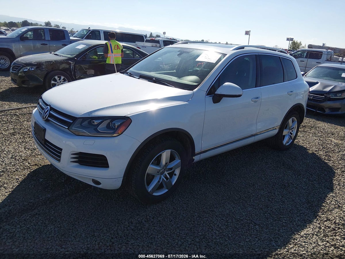 2014 VOLKSWAGEN TOUAREG TDI LUX — снимка 2