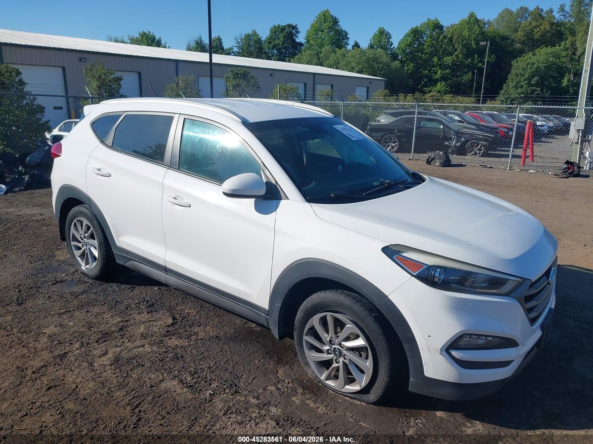 2016 HYUNDAI TUCSON SE