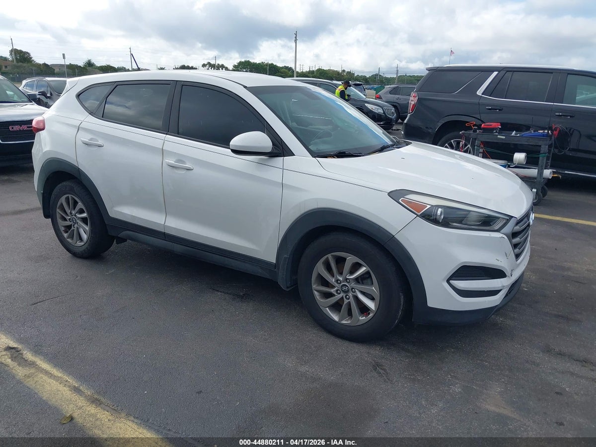 2017 HYUNDAI TUCSON SE
