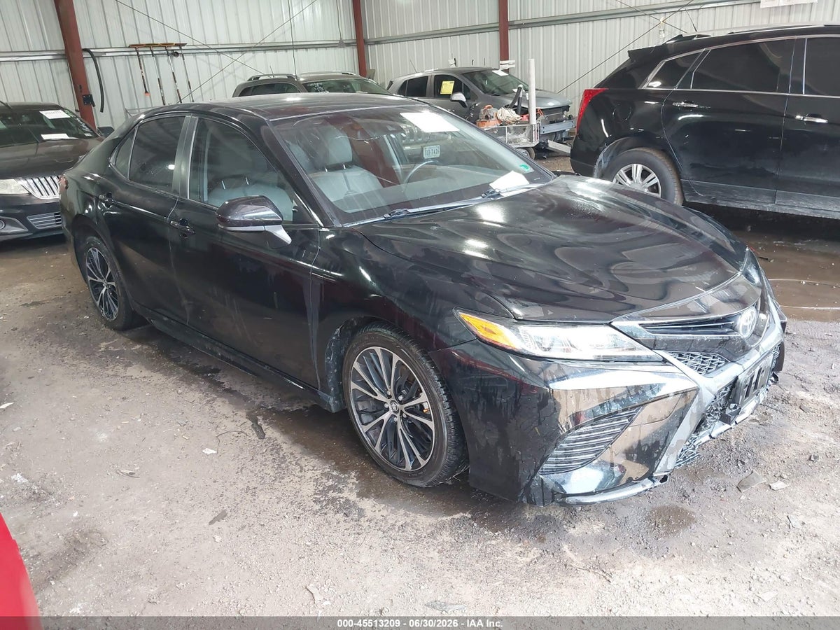 2018 TOYOTA CAMRY SE