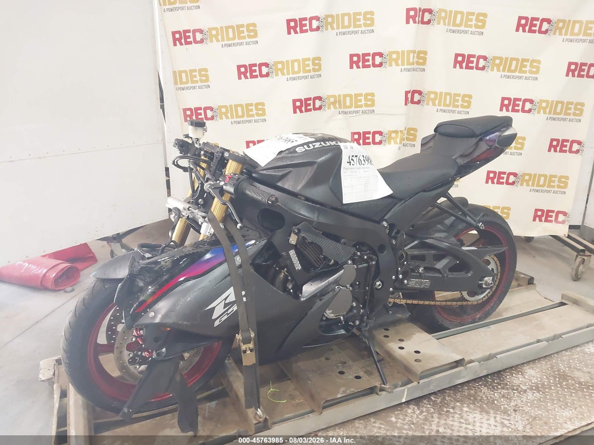 2026 SUZUKI GSX-R750 — photo 2