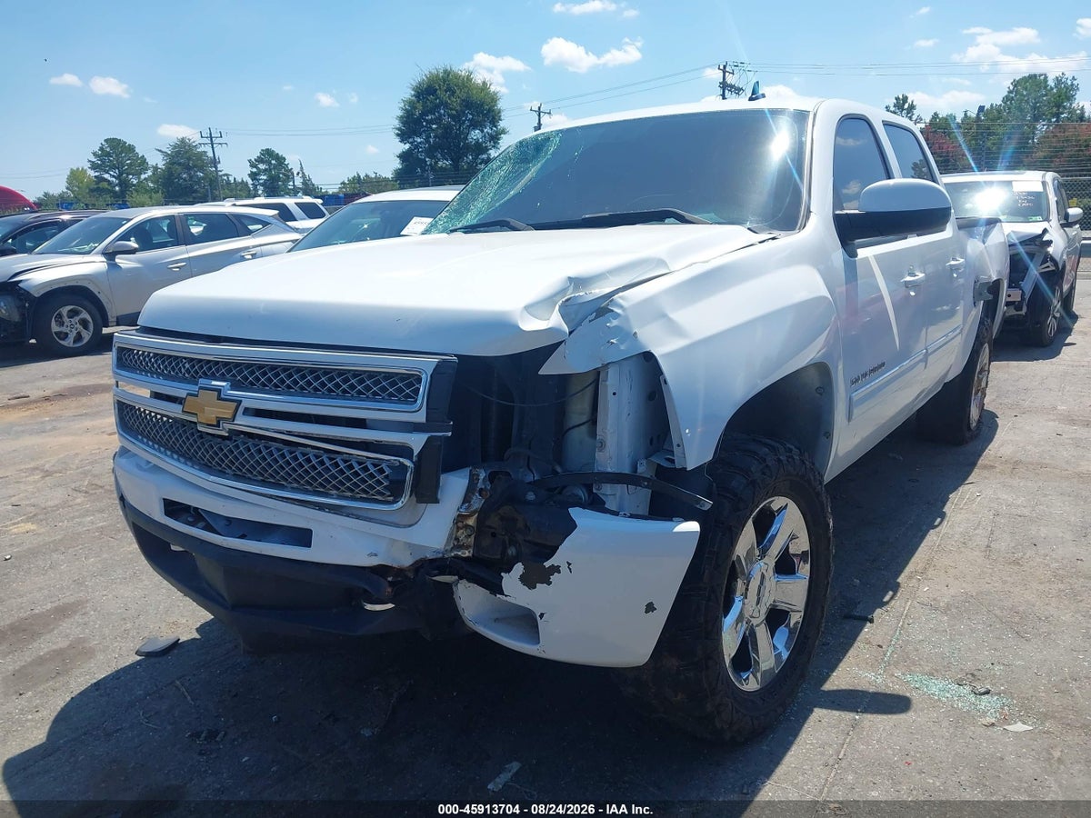 2013 CHEVROLET SILVERADO 1500 LTZ — снимка 2