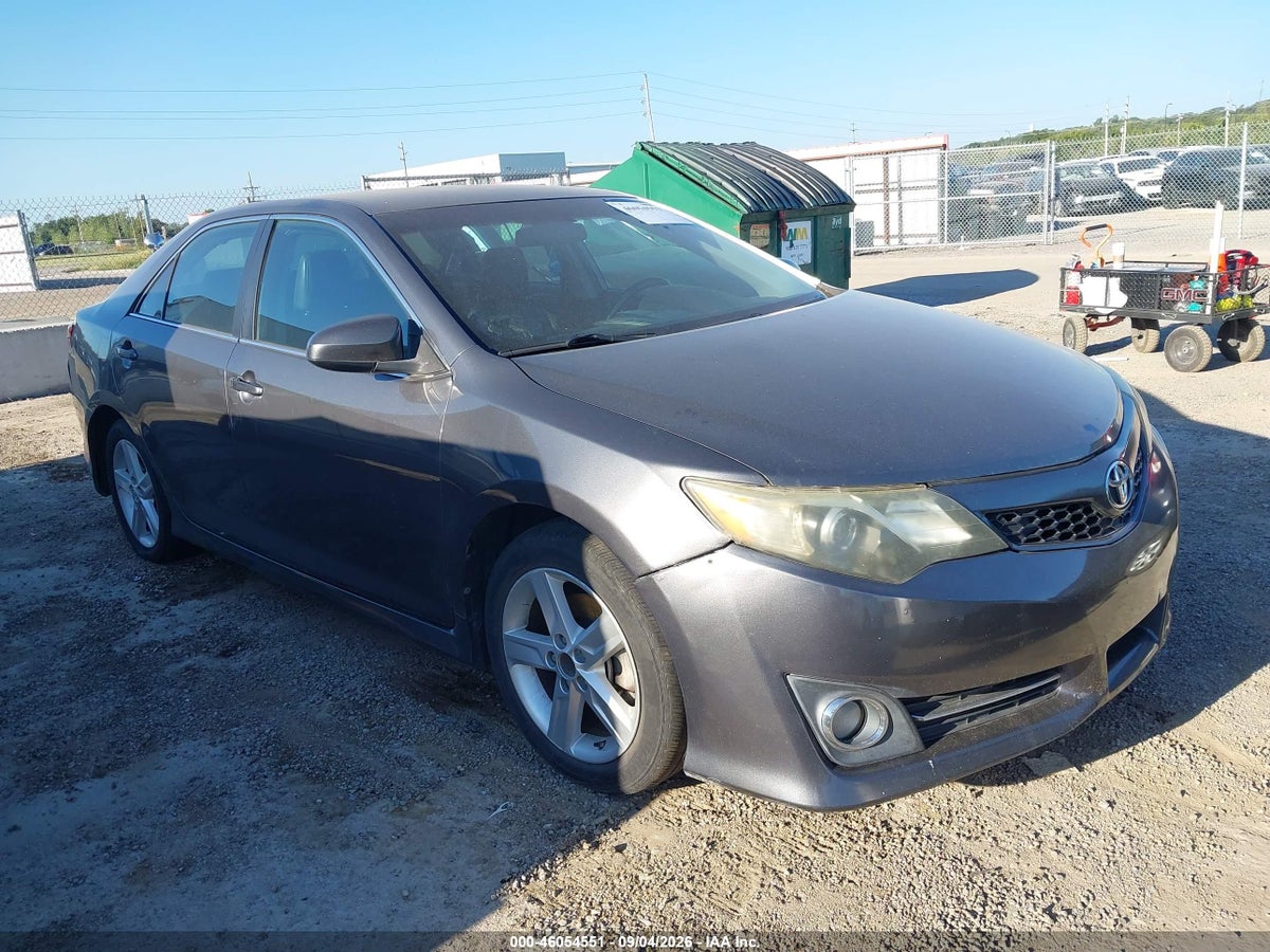 2014 TOYOTA CAMRY SE