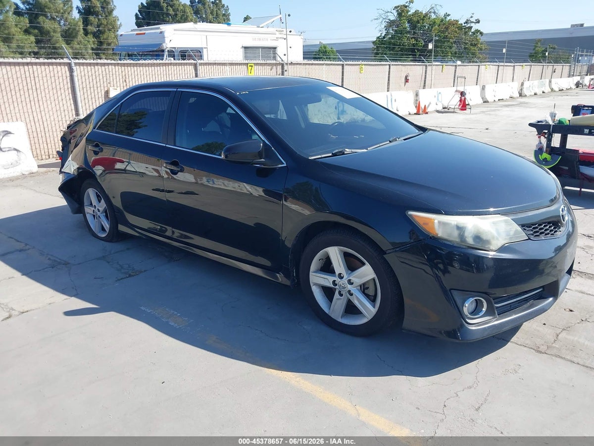 2014 TOYOTA CAMRY SE