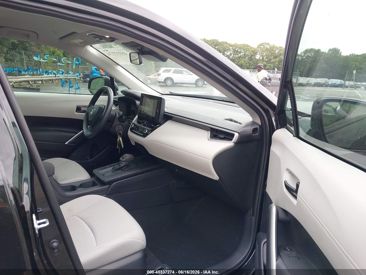 2026 TOYOTA COROLLA CROSS L — снимка 5