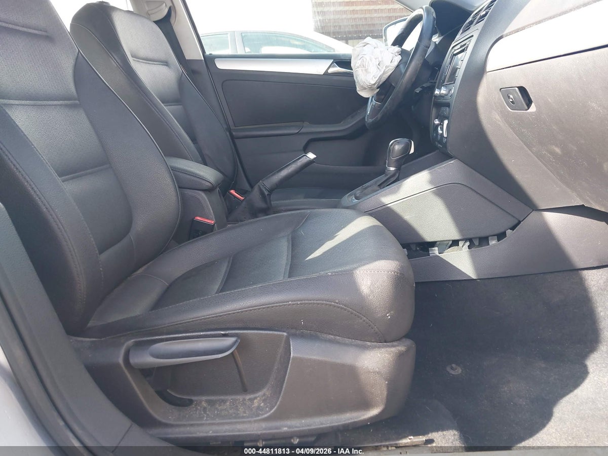 2011 VOLKSWAGEN JETTA 2.5L SEL — снимка 5