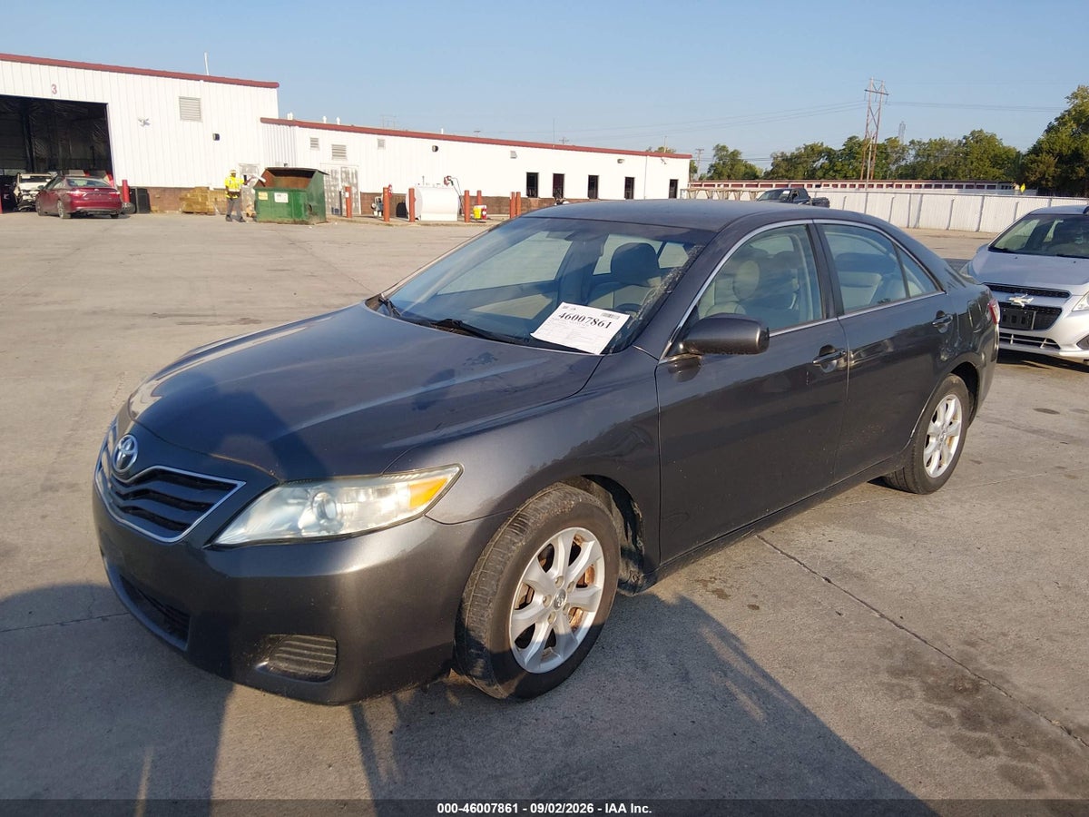 2010 TOYOTA CAMRY LE — снимка 2