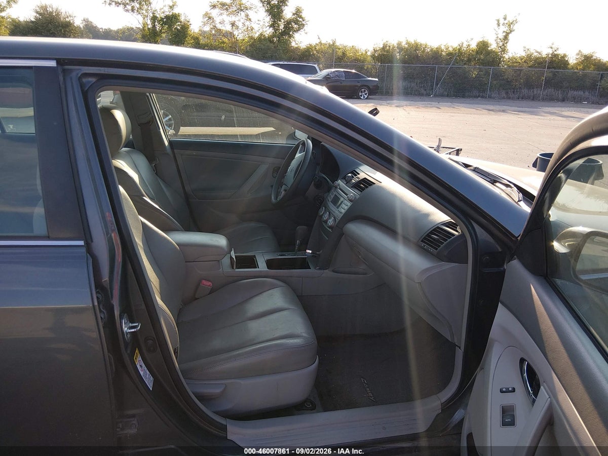 2010 TOYOTA CAMRY LE — снимка 5