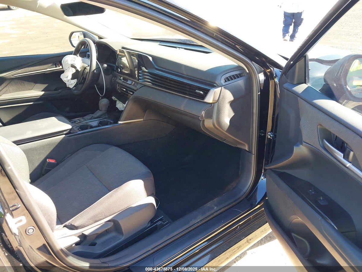 2025 TOYOTA CAMRY LE — снимка 5